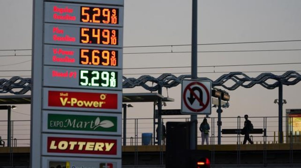 los angeles gas prices have been surging past previous records for over a month